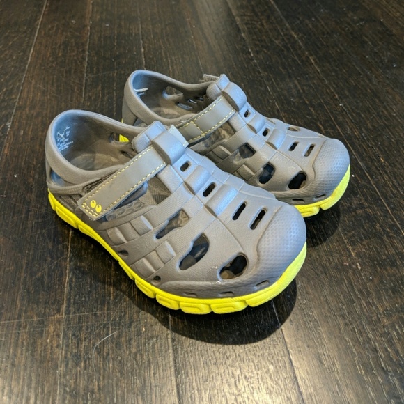 surprize by stride rite boys